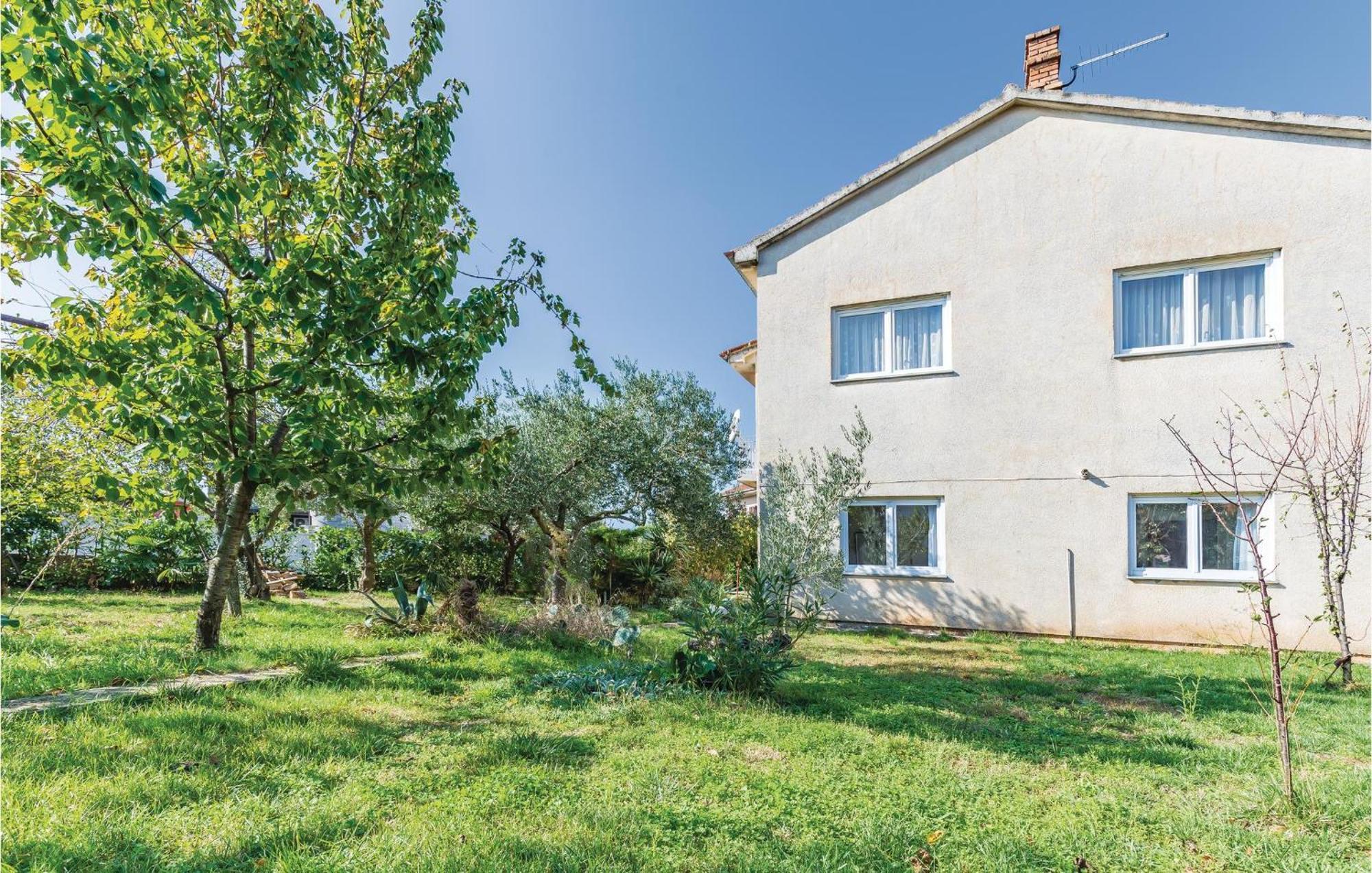 Lovely Apartment In Fazana With Kitchen Eksteriør bilde
